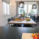 Paco Fuer 12 Personen Mit Alpakas, Sauna & Kamin